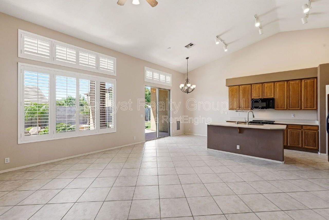 7017 W Greenbriar Dr - Photo 4 of 50
