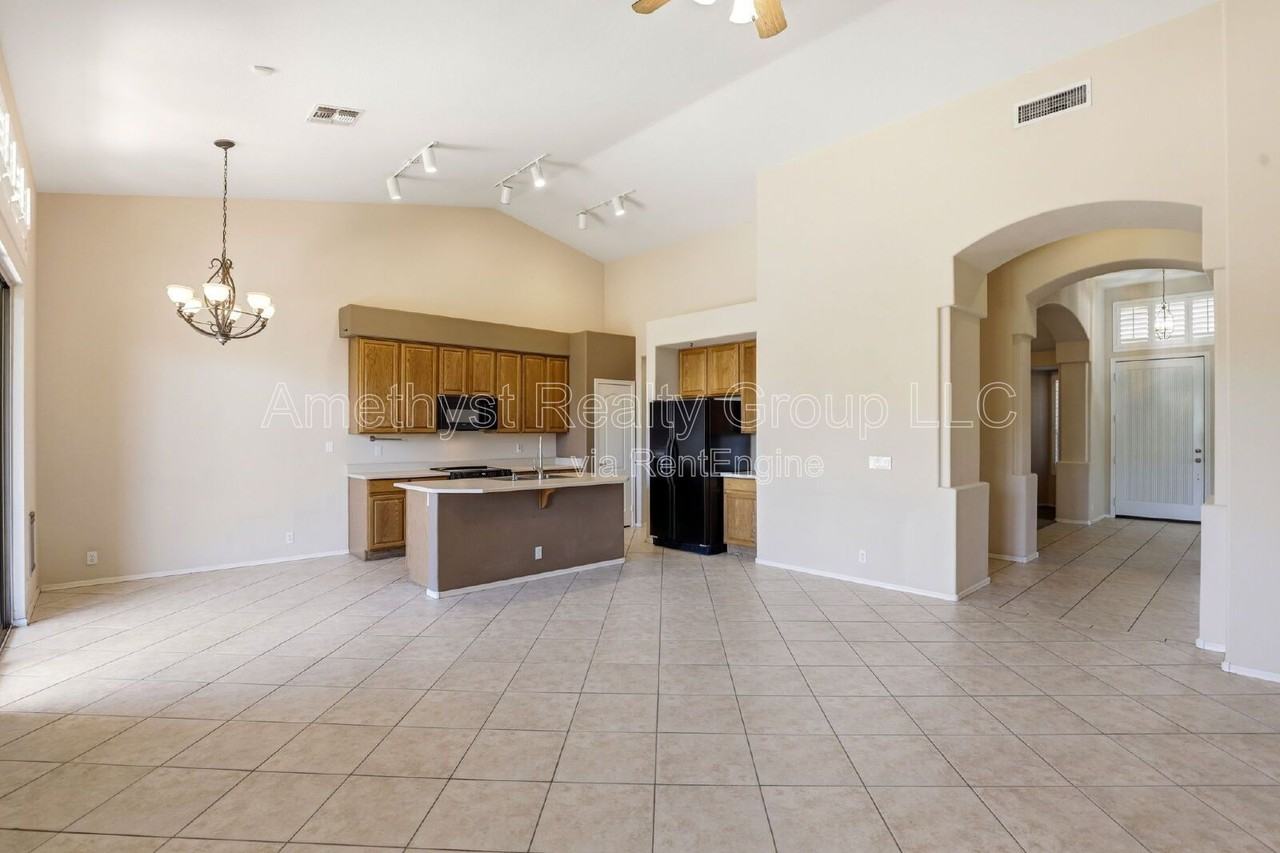 7017 W Greenbriar Dr - Photo 5 of 50