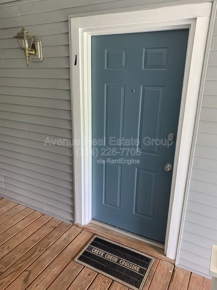 1231 Creve Coeur Crossing Ln #I - Photo 2 of 21