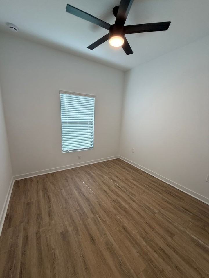 214 Ichabod Ave - Photo 3 of 37