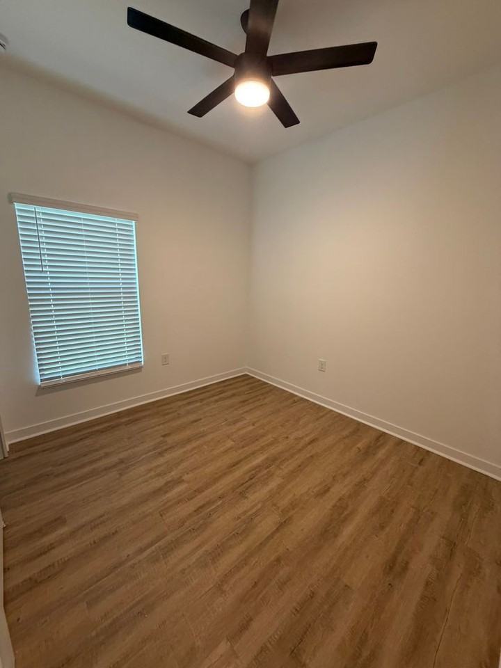 214 Ichabod Ave - Photo 5 of 37