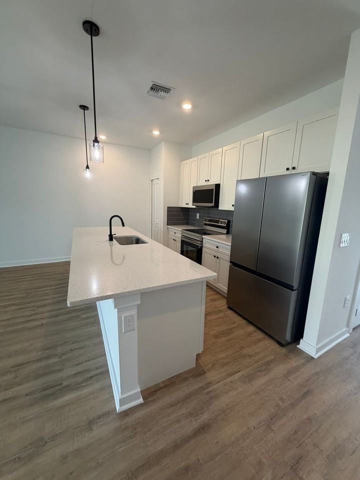 214 Ichabod Ave - Photo 7 of 37