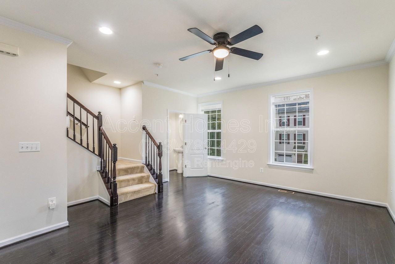 8605 Sweet Rose Ct - Photo 4 of 32