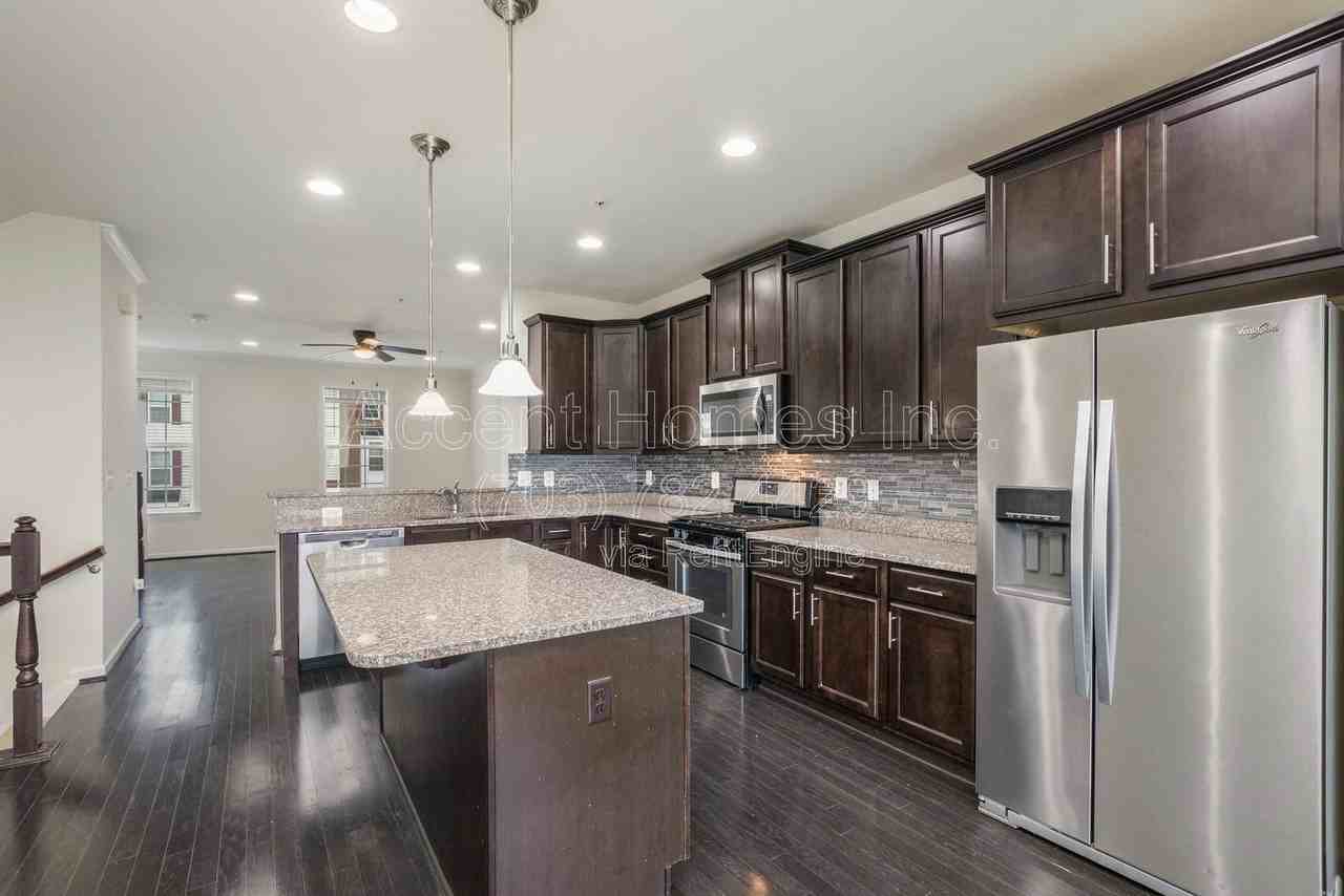 8605 Sweet Rose Ct - Photo 7 of 32