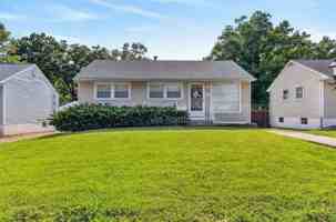 featured image of 10527 Prestwick Dr