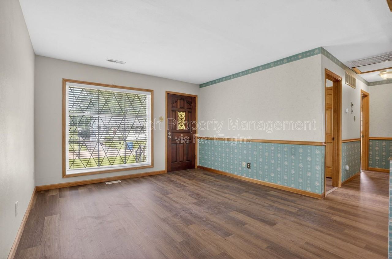 10527 Prestwick Dr - Photo 5 of 35