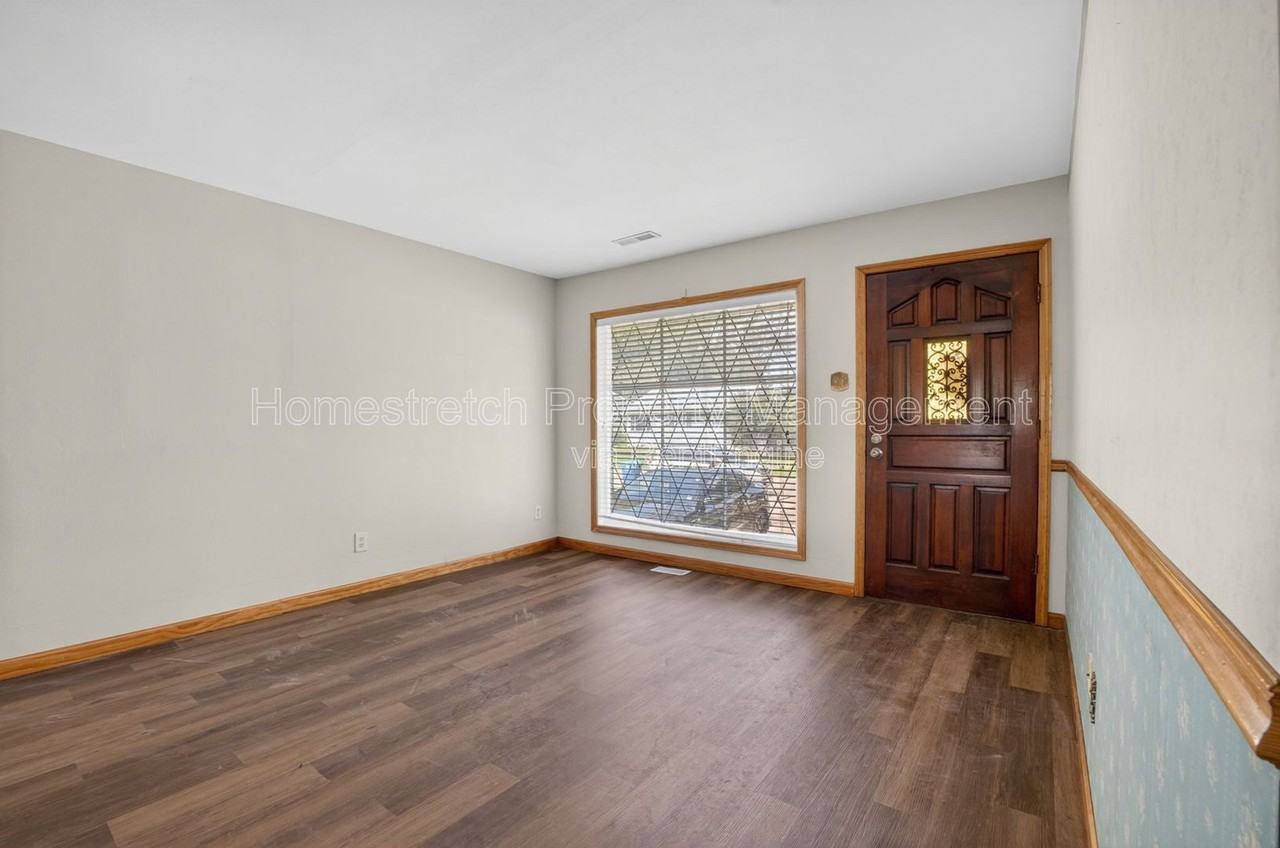 10527 Prestwick Dr - Photo 7 of 35