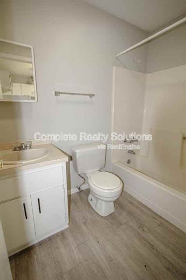 790 Country Aire Ct #205 - Photo 6 of 9