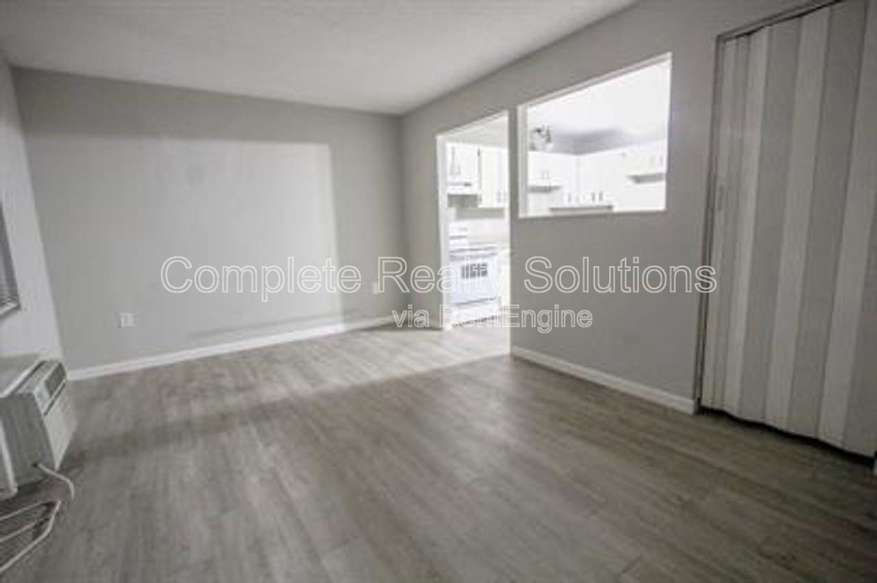 790 Country Aire Ct #205 - Photo 7 of 9