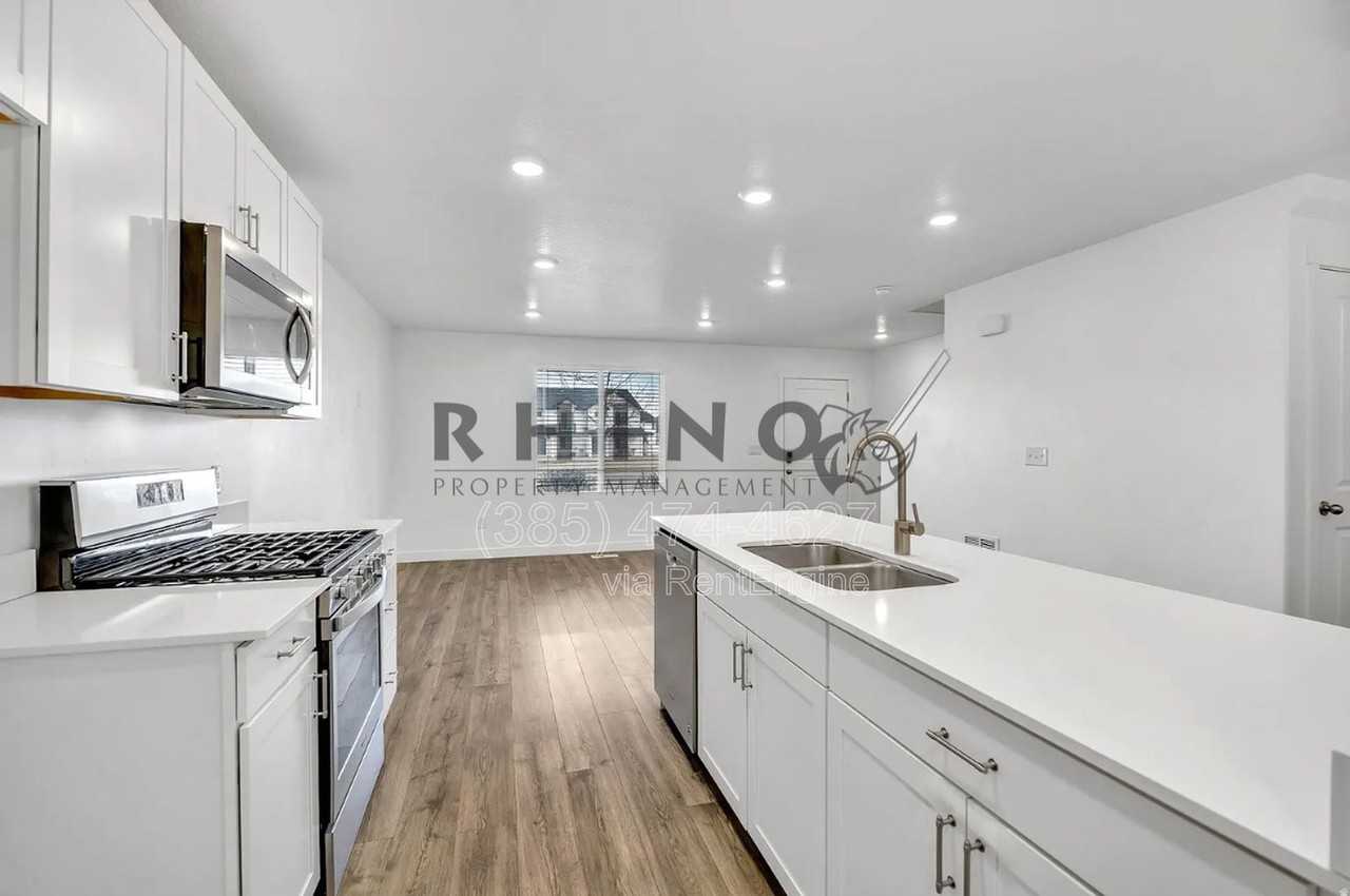880 N Herman Dr - Photo 5 of 31