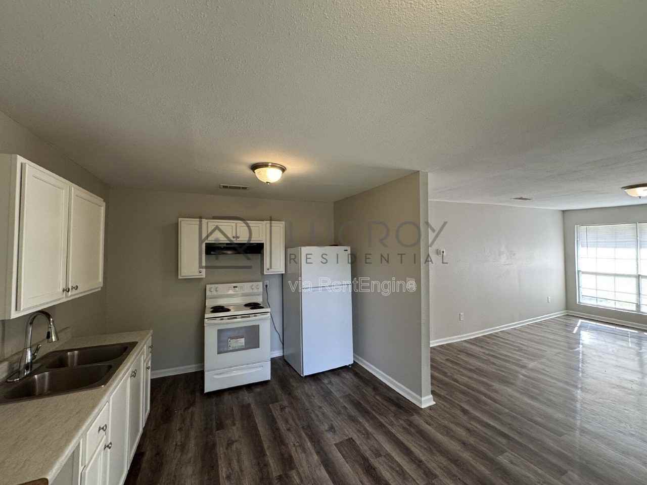 227 Lawrence Rd - Photo 3 of 9