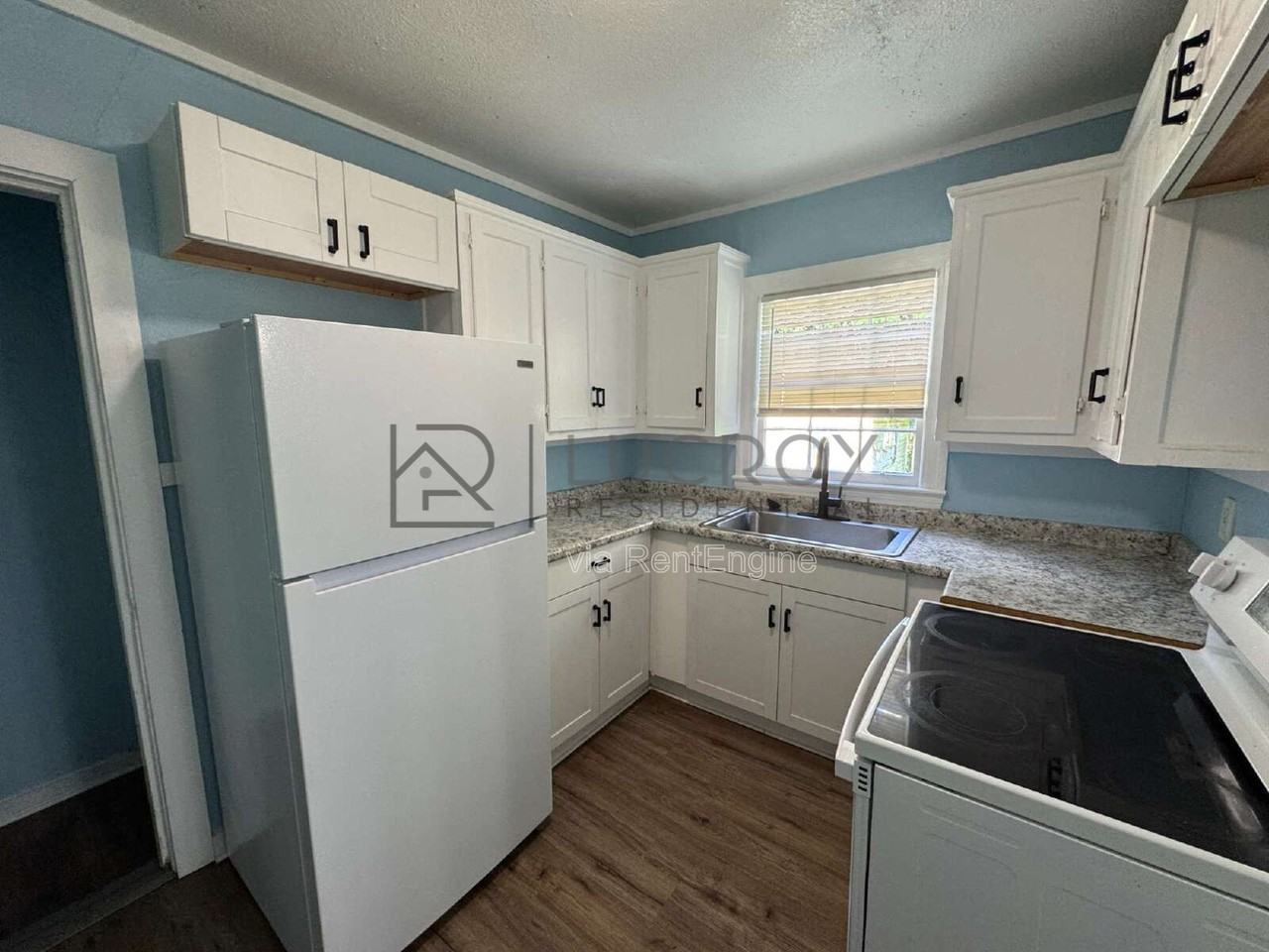 1816 Kenmore Dr - Photo 4 of 12