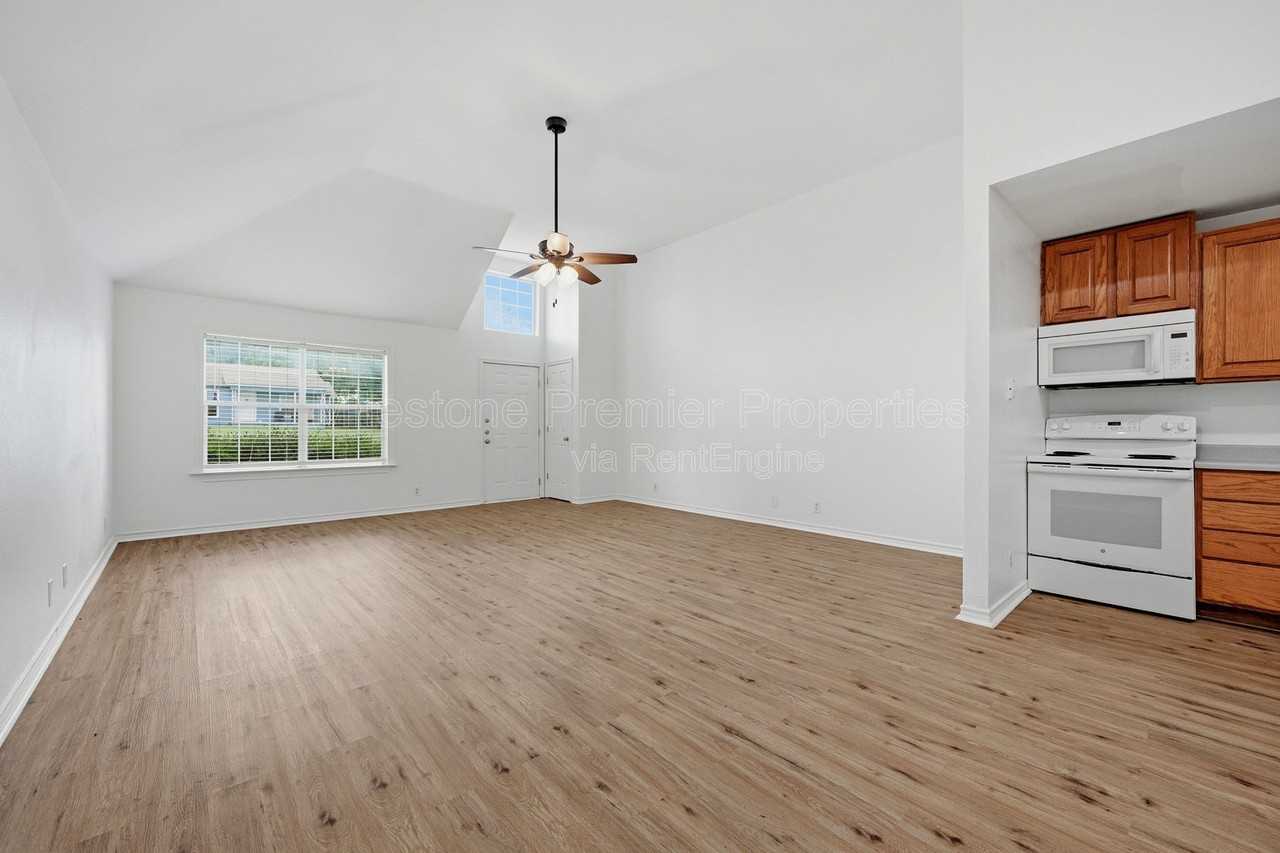 906 W Houston St #1 - Photo 7 of 24
