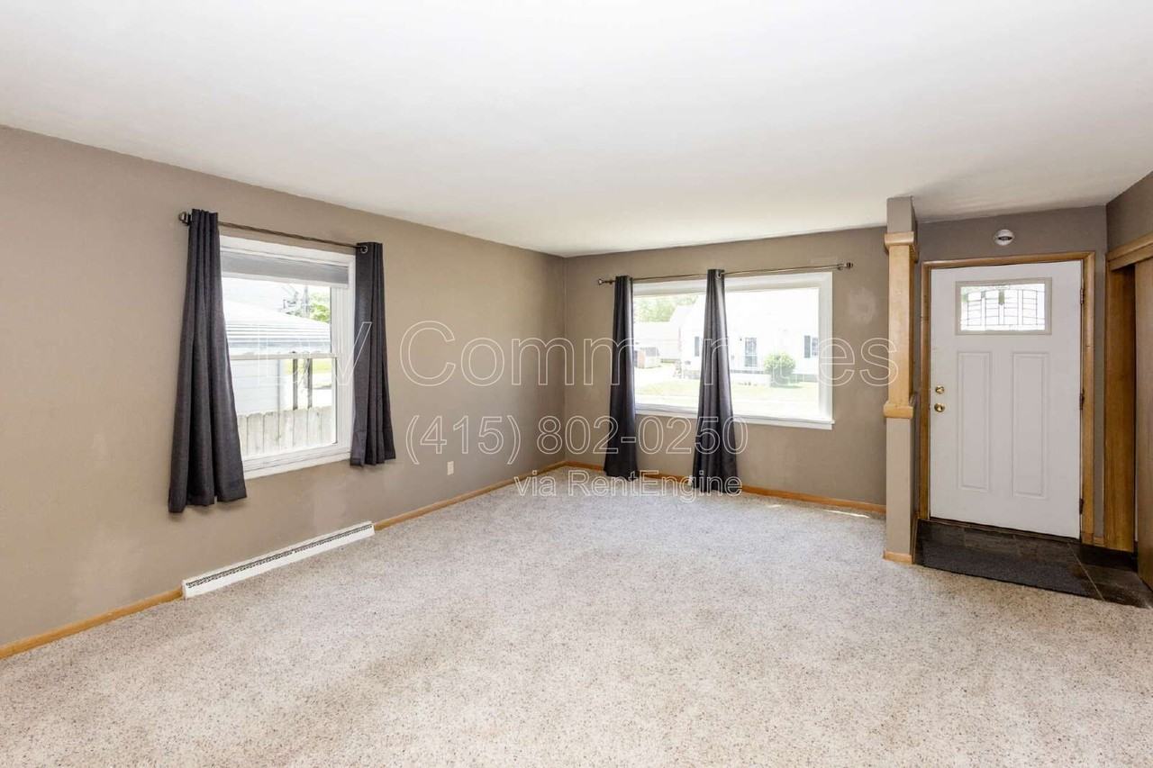 2421 12th St - Photo 3 of 19