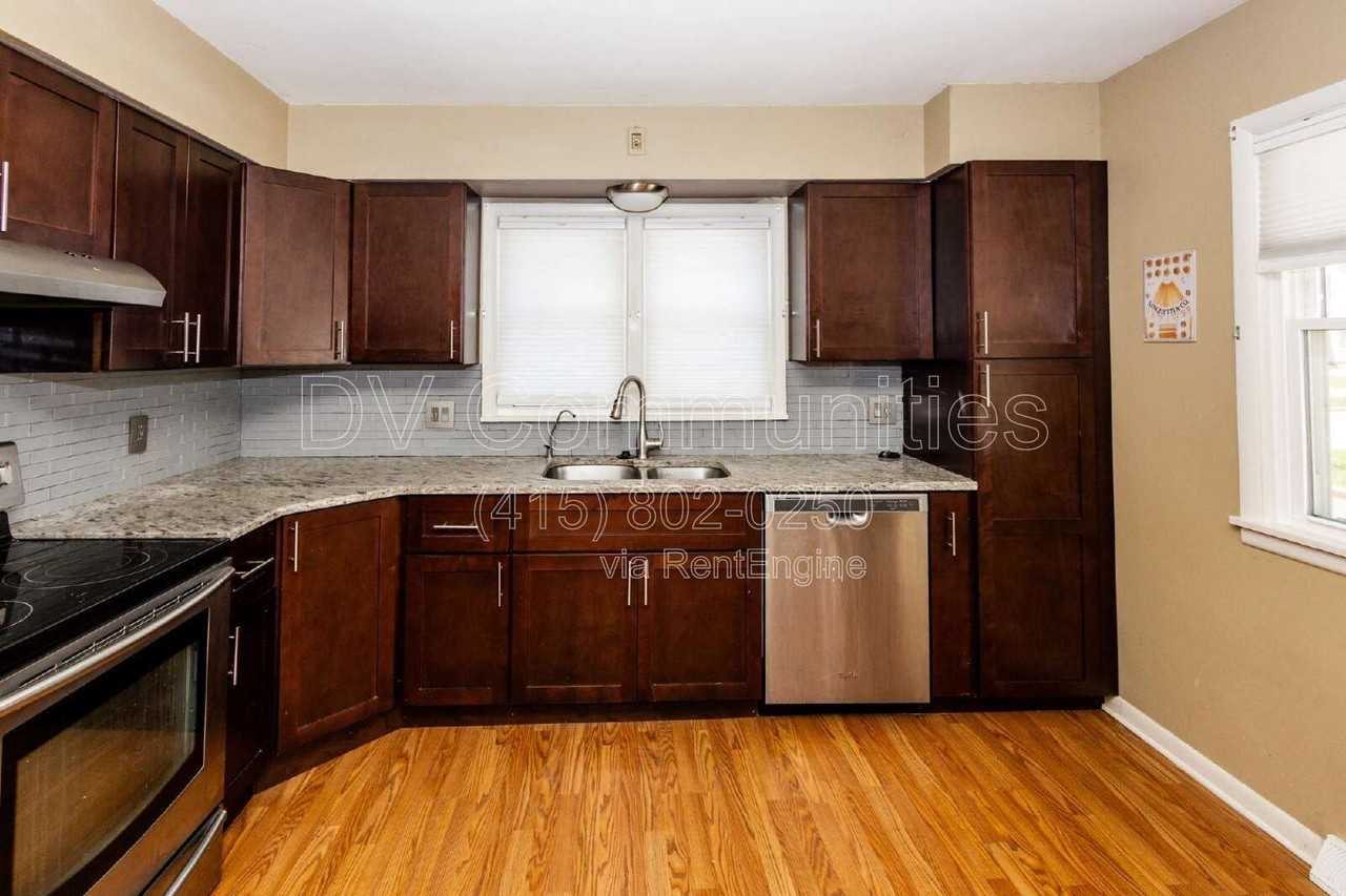 2421 12th St - Photo 6 of 19