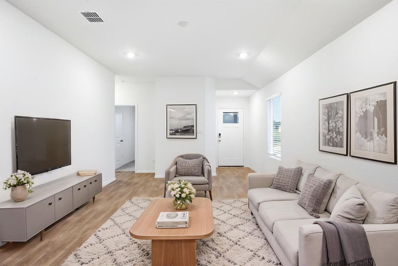 306 Constanza Trl - Photo 2 of 50