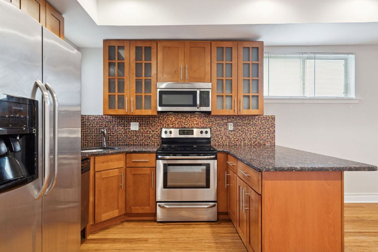1633 Carpenter St #E - Photo 2 of 31