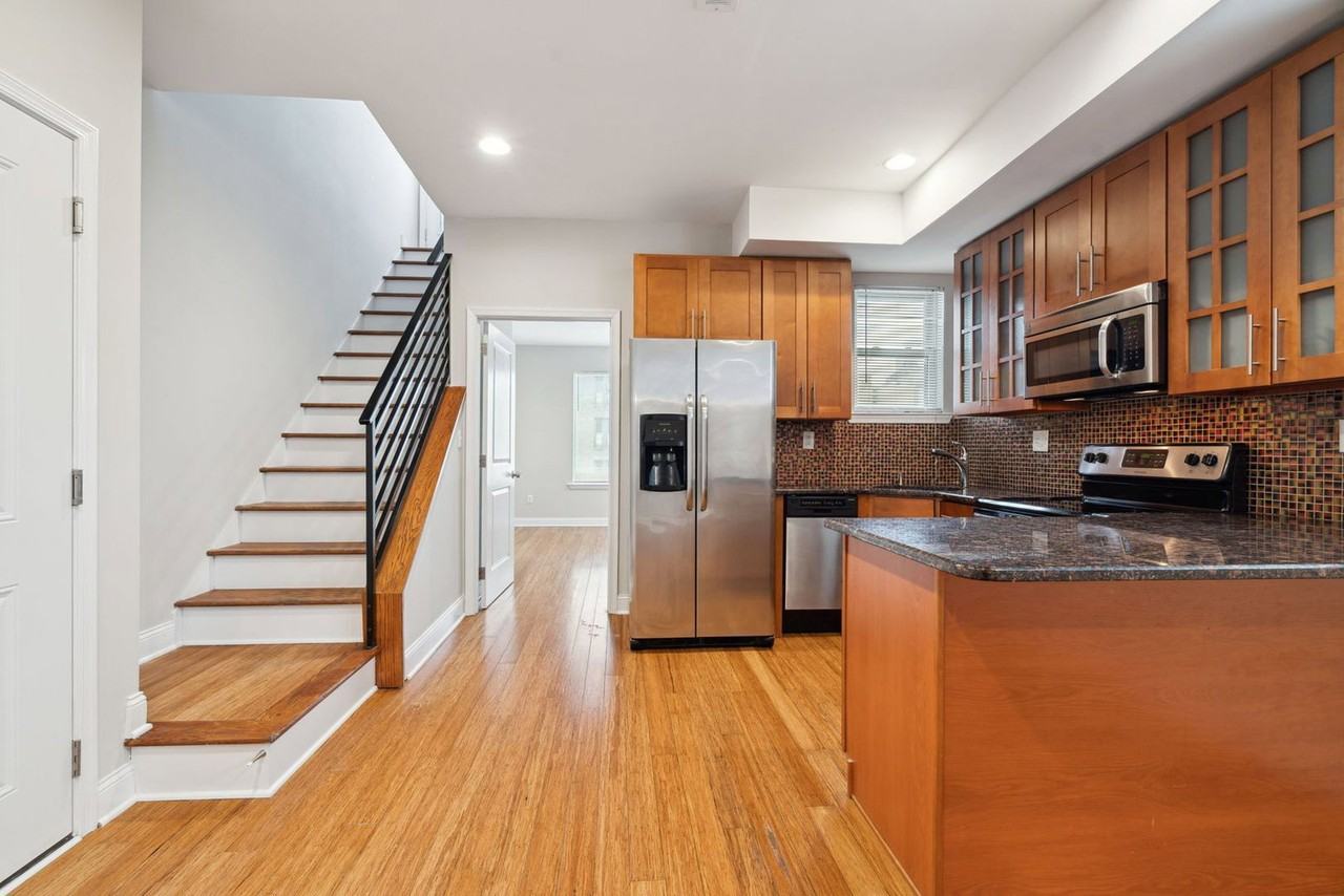 1633 Carpenter St #E - Photo 3 of 31