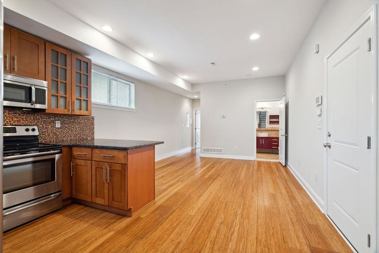 1633 Carpenter St #E - Photo 4 of 31