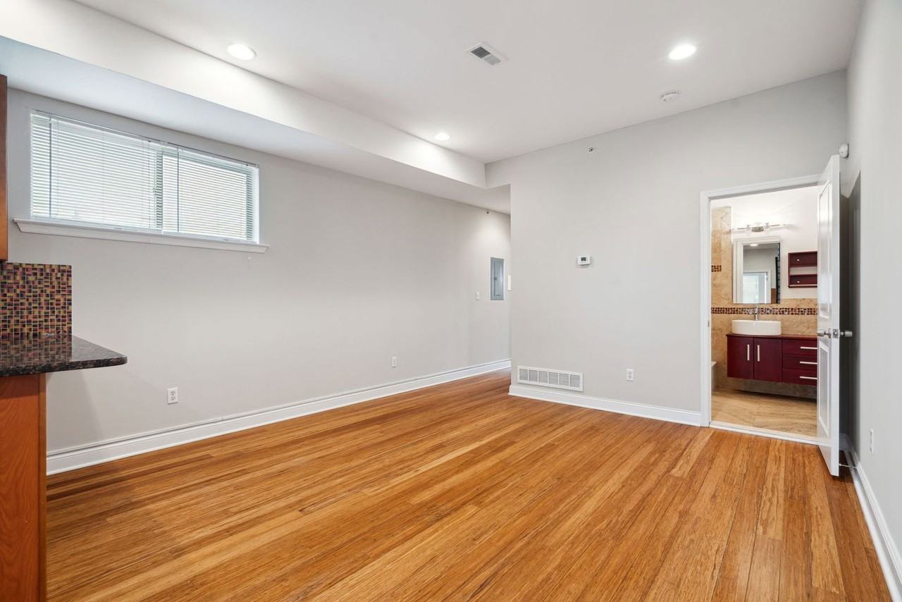1633 Carpenter St #E - Photo 5 of 31