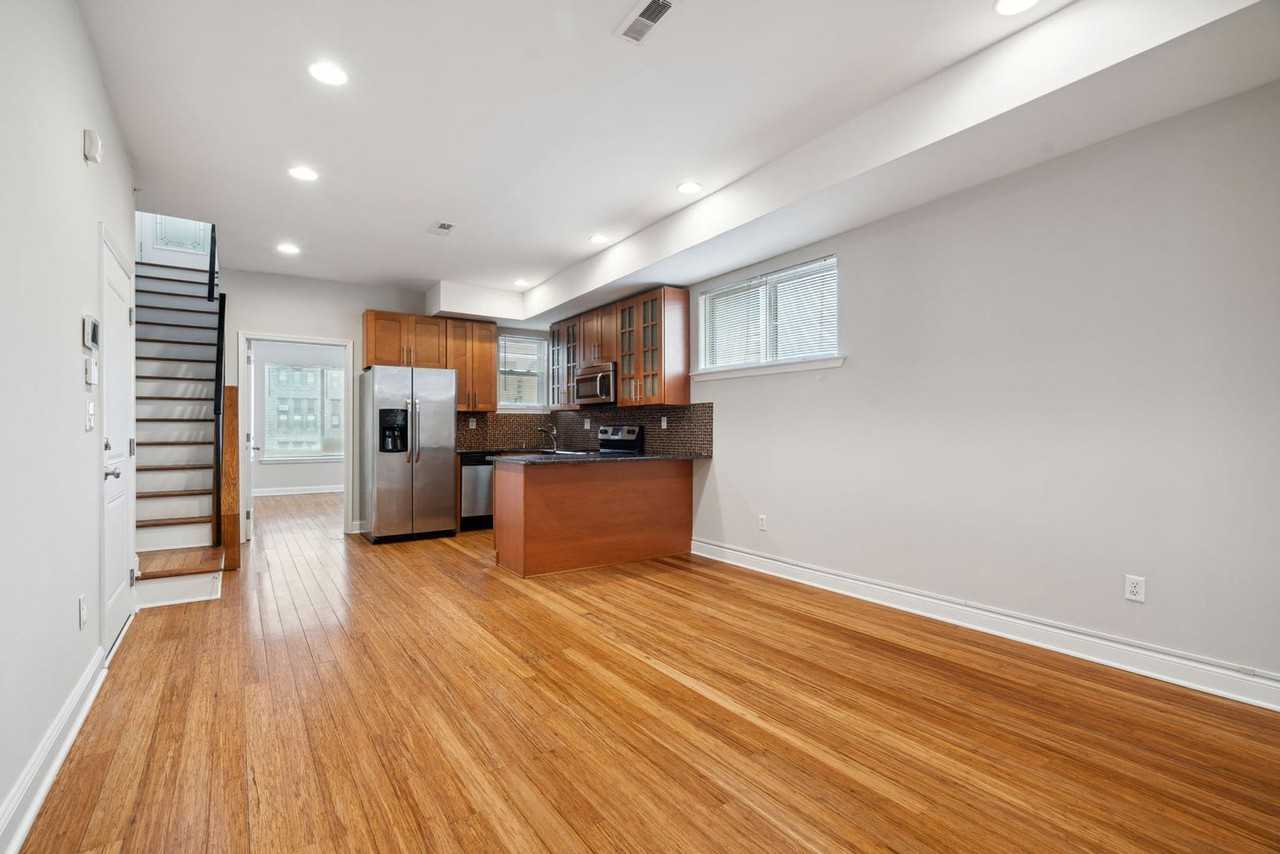 1633 Carpenter St #E - Photo 7 of 31