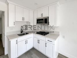 featured image of 933 1/2 E Kingsley Ave