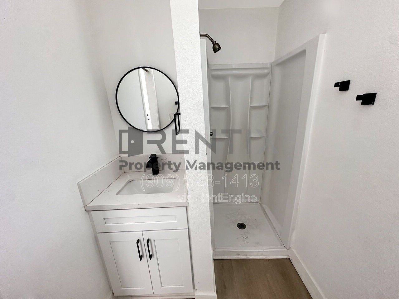 933 1/2 E Kingsley Ave - Photo 5 of 8