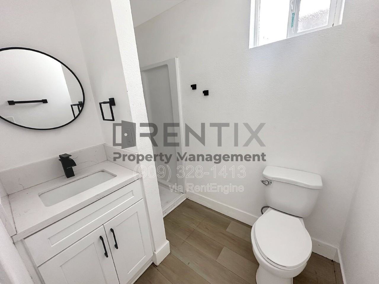 933 1/2 E Kingsley Ave - Photo 6 of 8