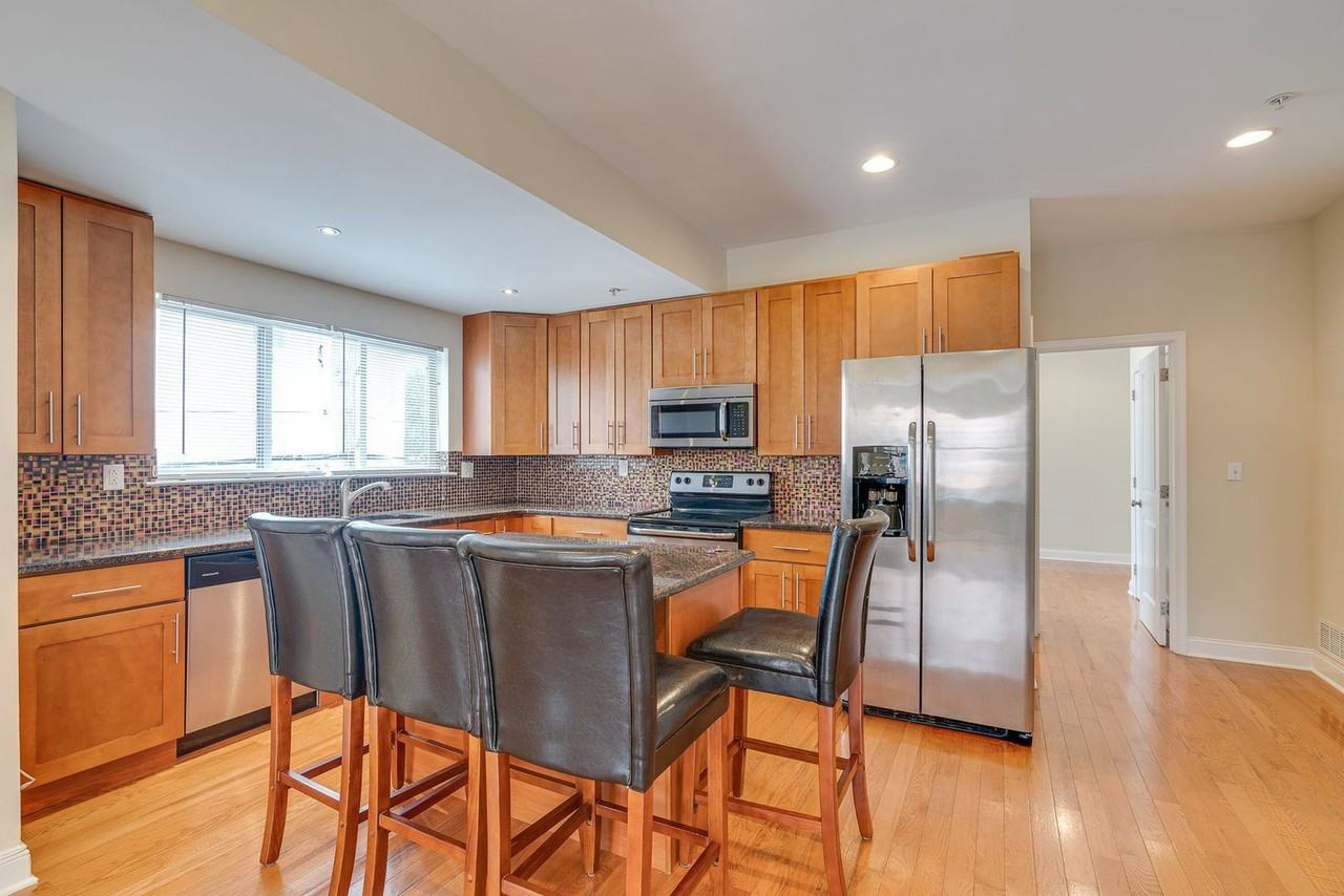 917 S 18th St #B - Photo 2 of 23