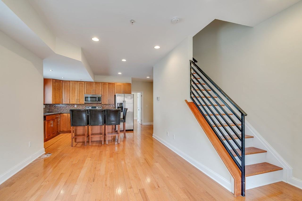 917 S 18th St #B - Photo 4 of 23