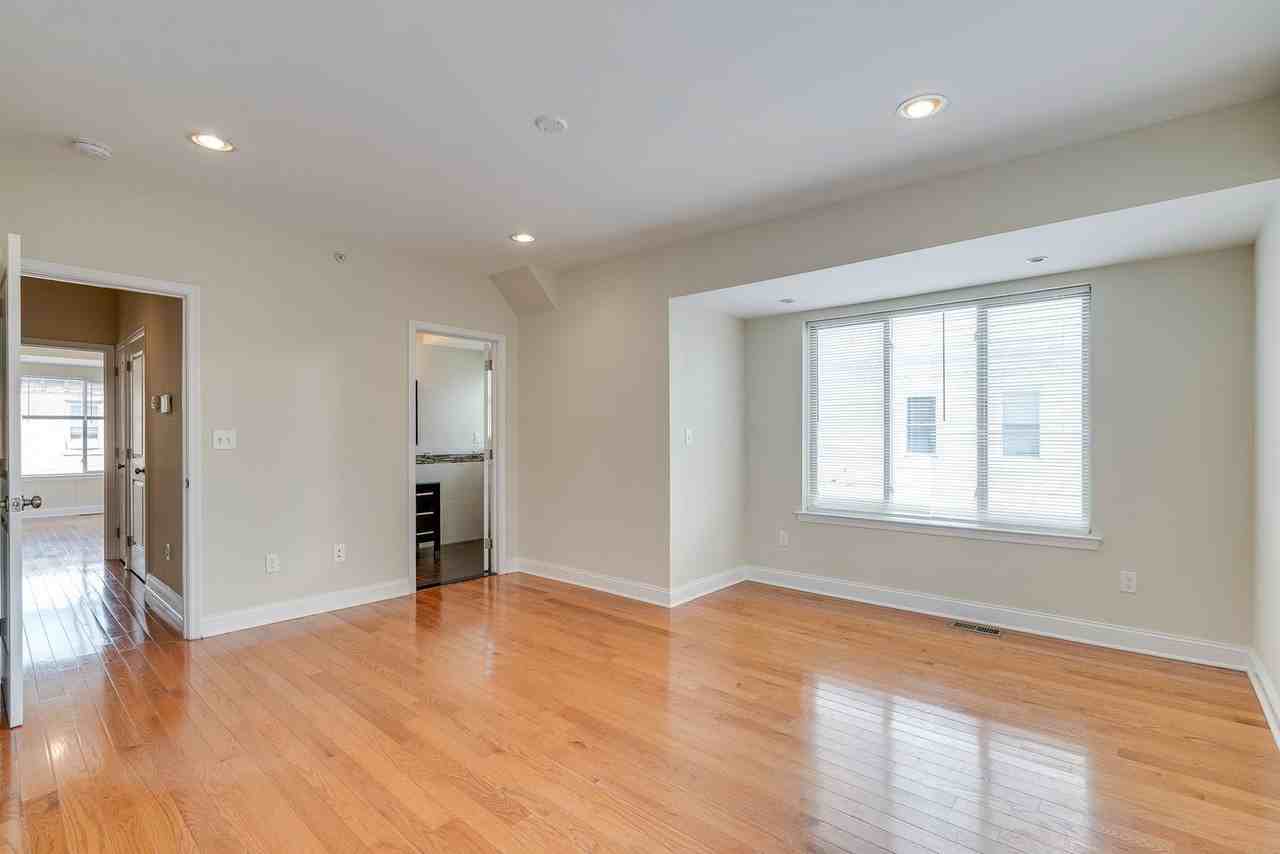 917 S 18th St #B - Photo 5 of 23