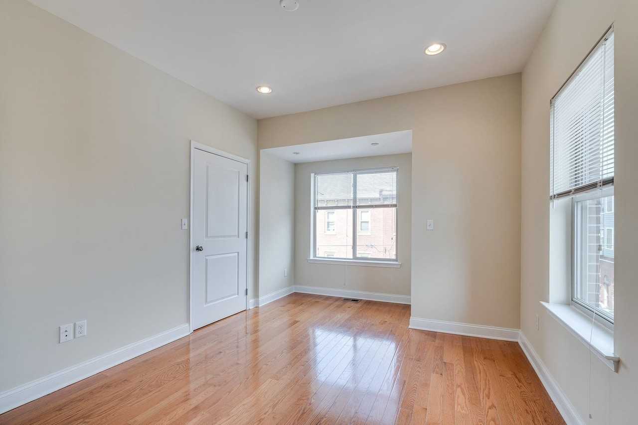 917 S 18th St #B - Photo 6 of 23