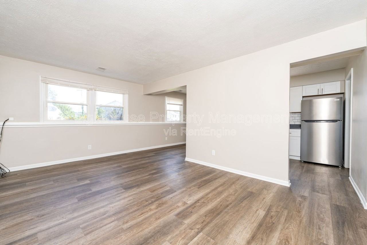 7830 S 8th St #F4 - Photo 4 of 20