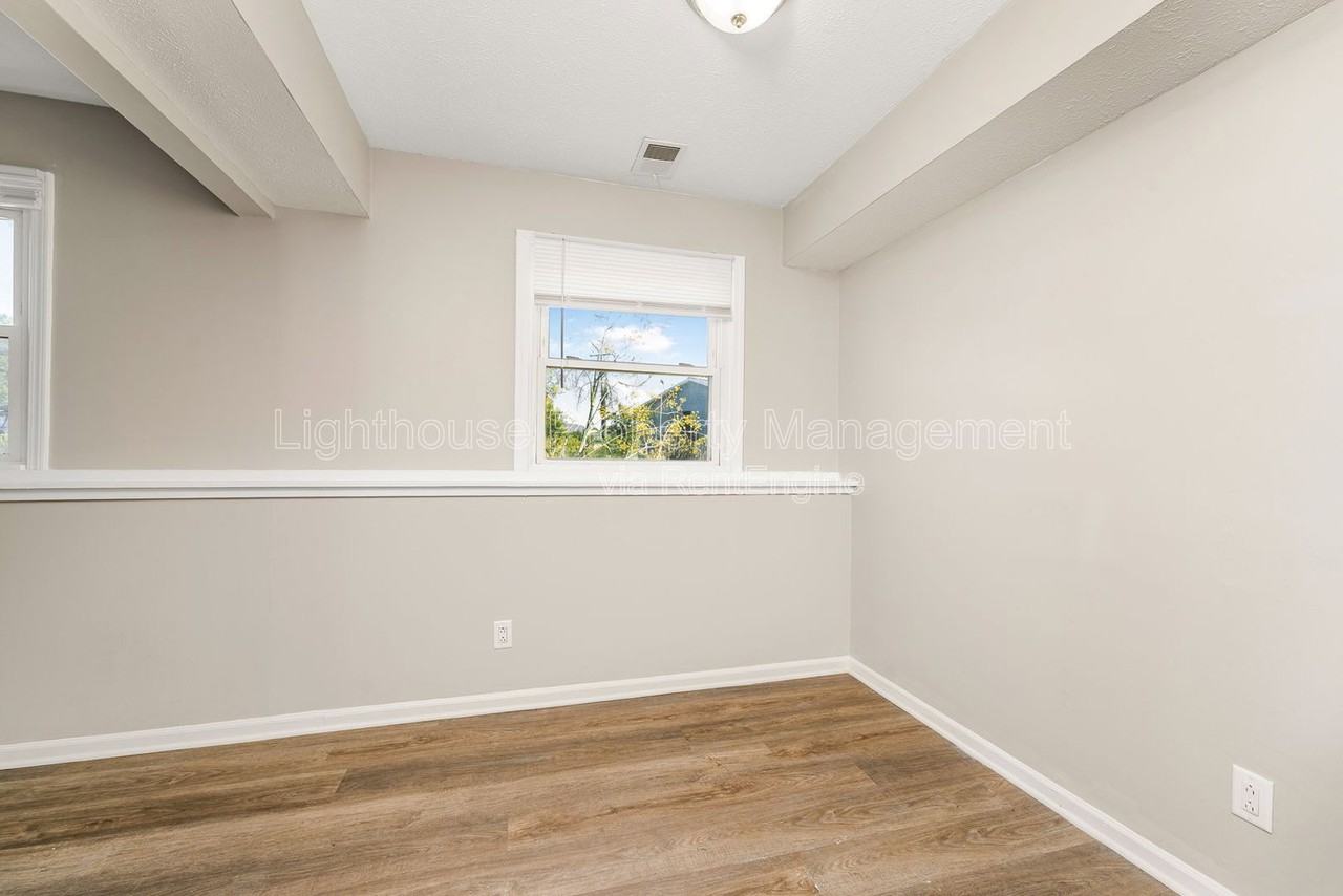 7830 S 8th St #F4 - Photo 6 of 20