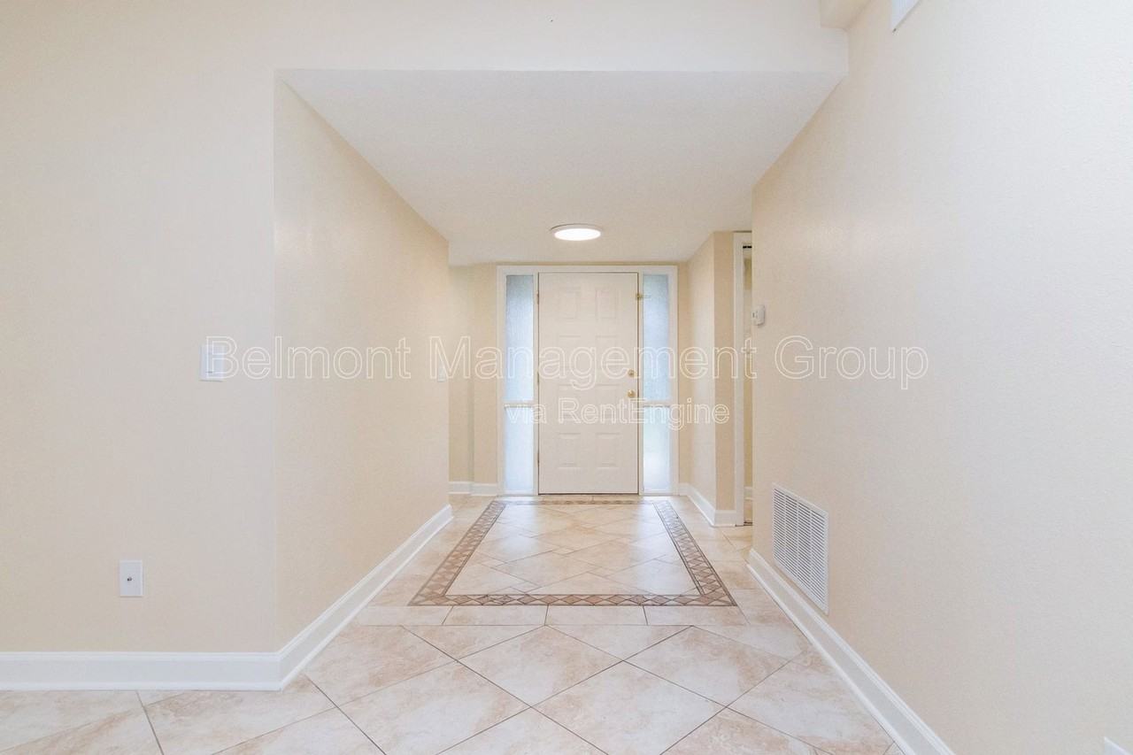 602 Desoto Dr - Photo 3 of 23