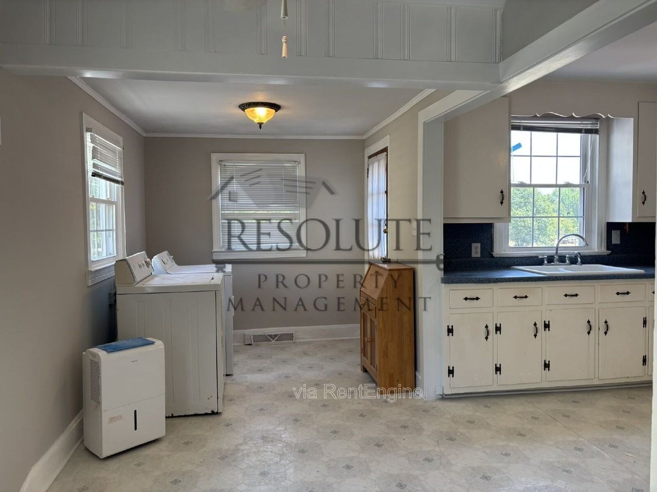 321 E Church St - Photo 2 of 7