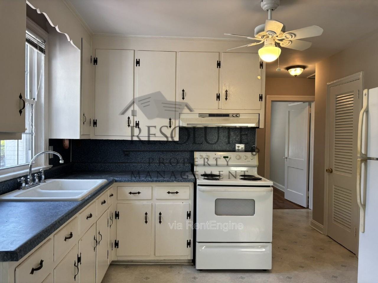 321 E Church St - Photo 3 of 7