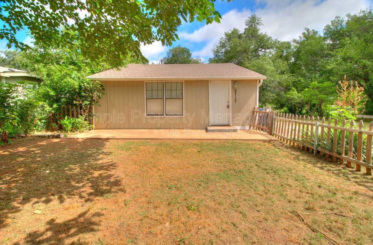 2117 Se 12th St - Photo 2 of 21