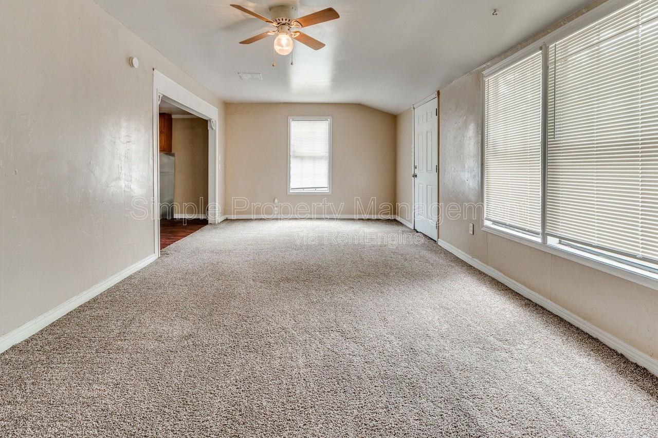 2117 Se 12th St - Photo 4 of 21