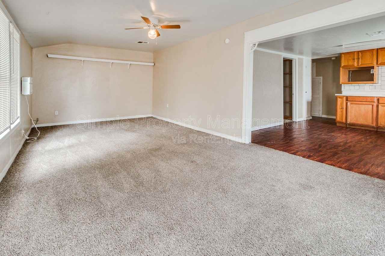 2117 Se 12th St - Photo 5 of 21