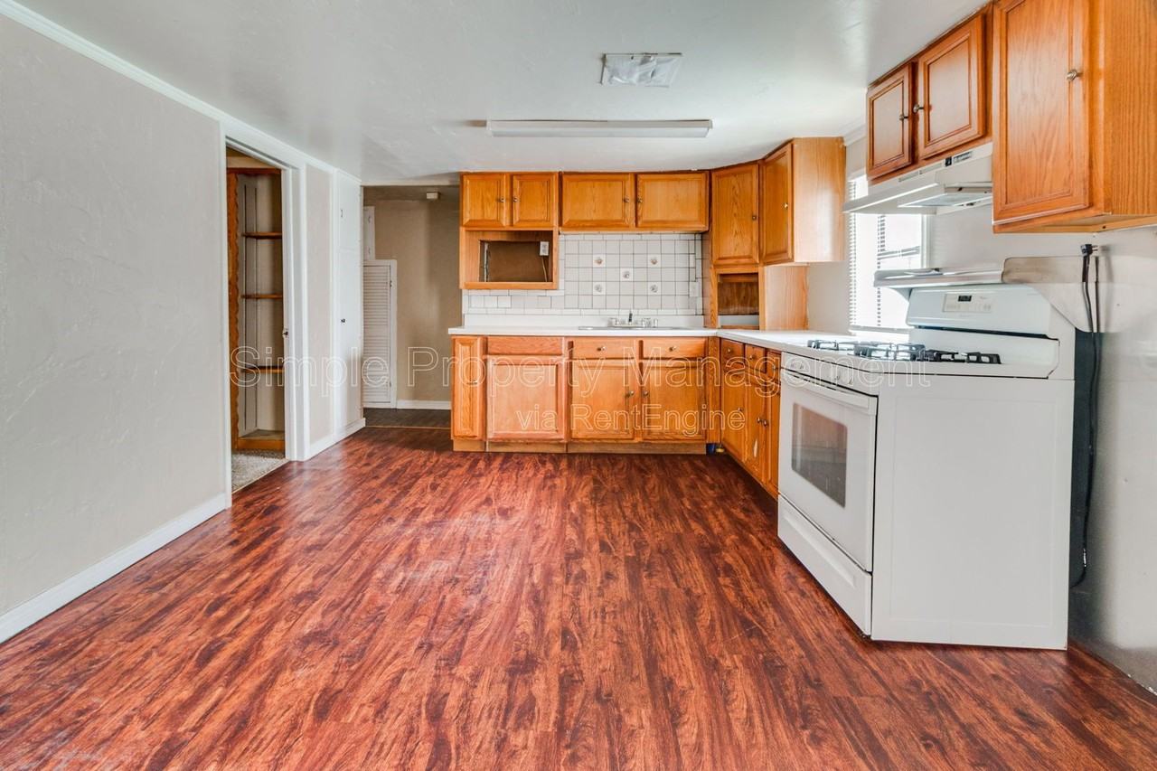 2117 Se 12th St - Photo 6 of 21