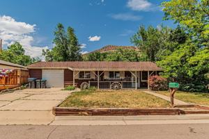 featured image of 400 Lily Ln