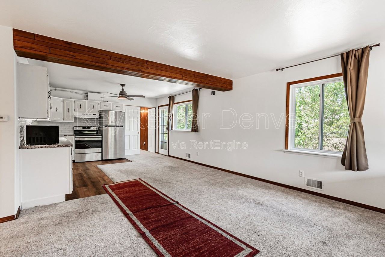 400 Lily Ln - Photo 2 of 39