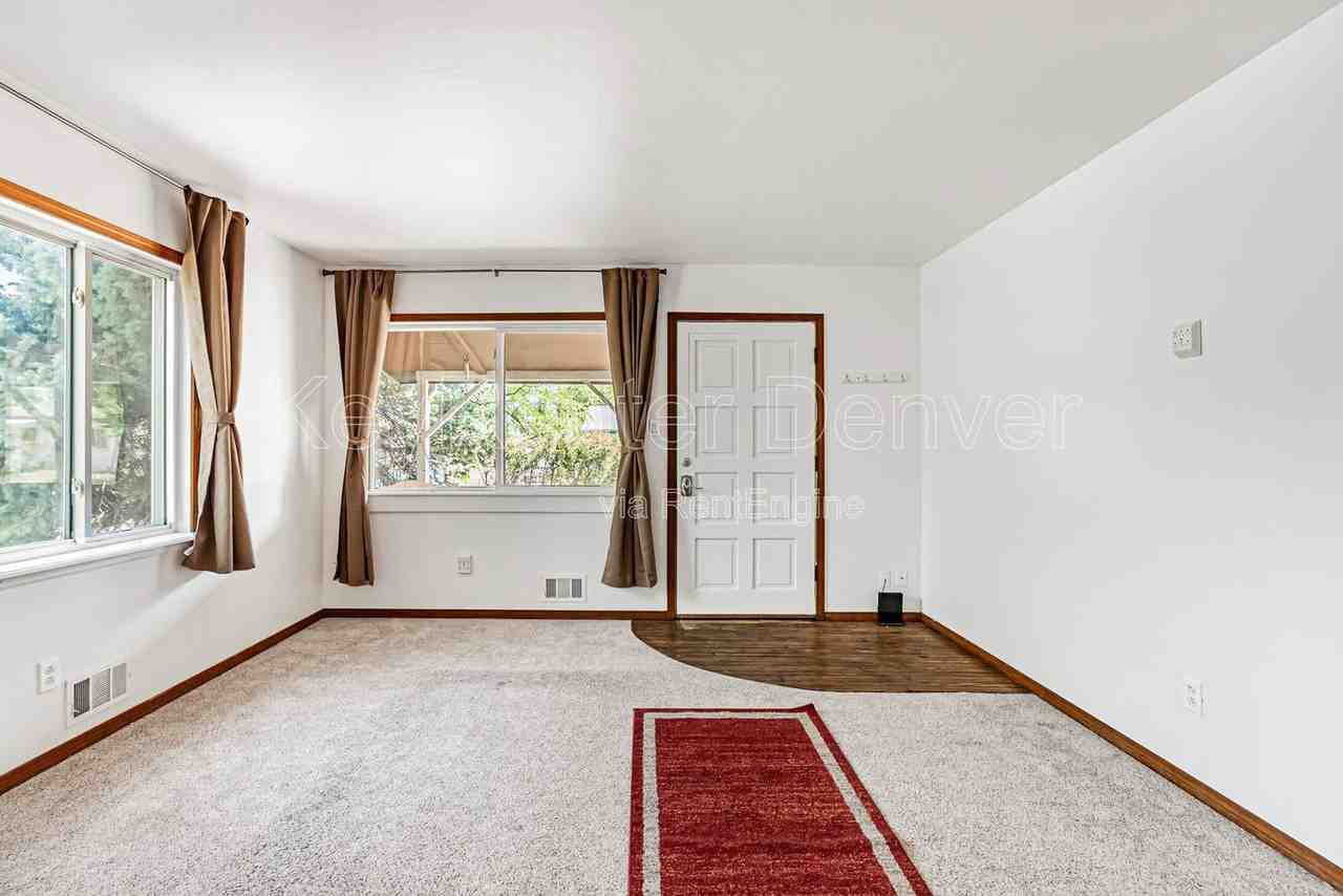 400 Lily Ln - Photo 5 of 39