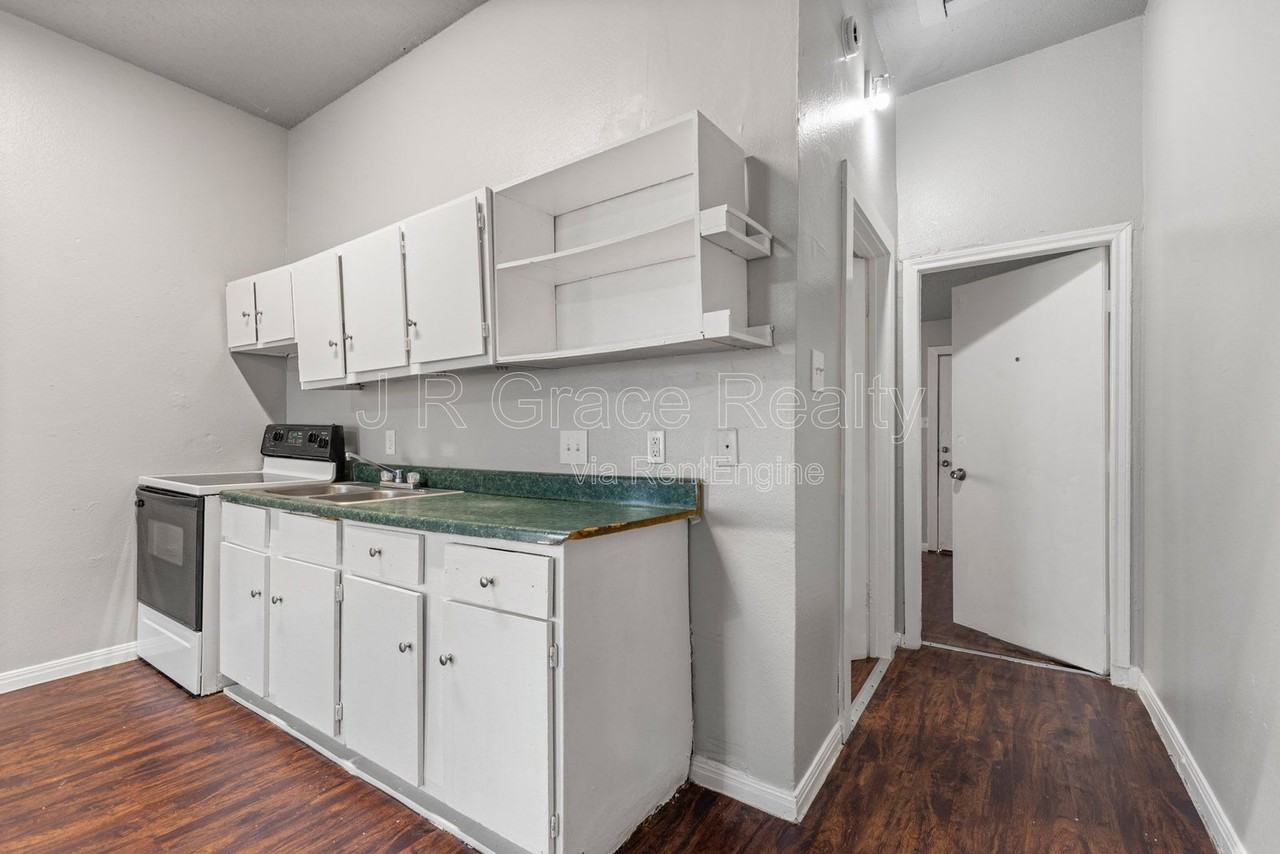 1720 Webster Ave - Photo 5 of 14