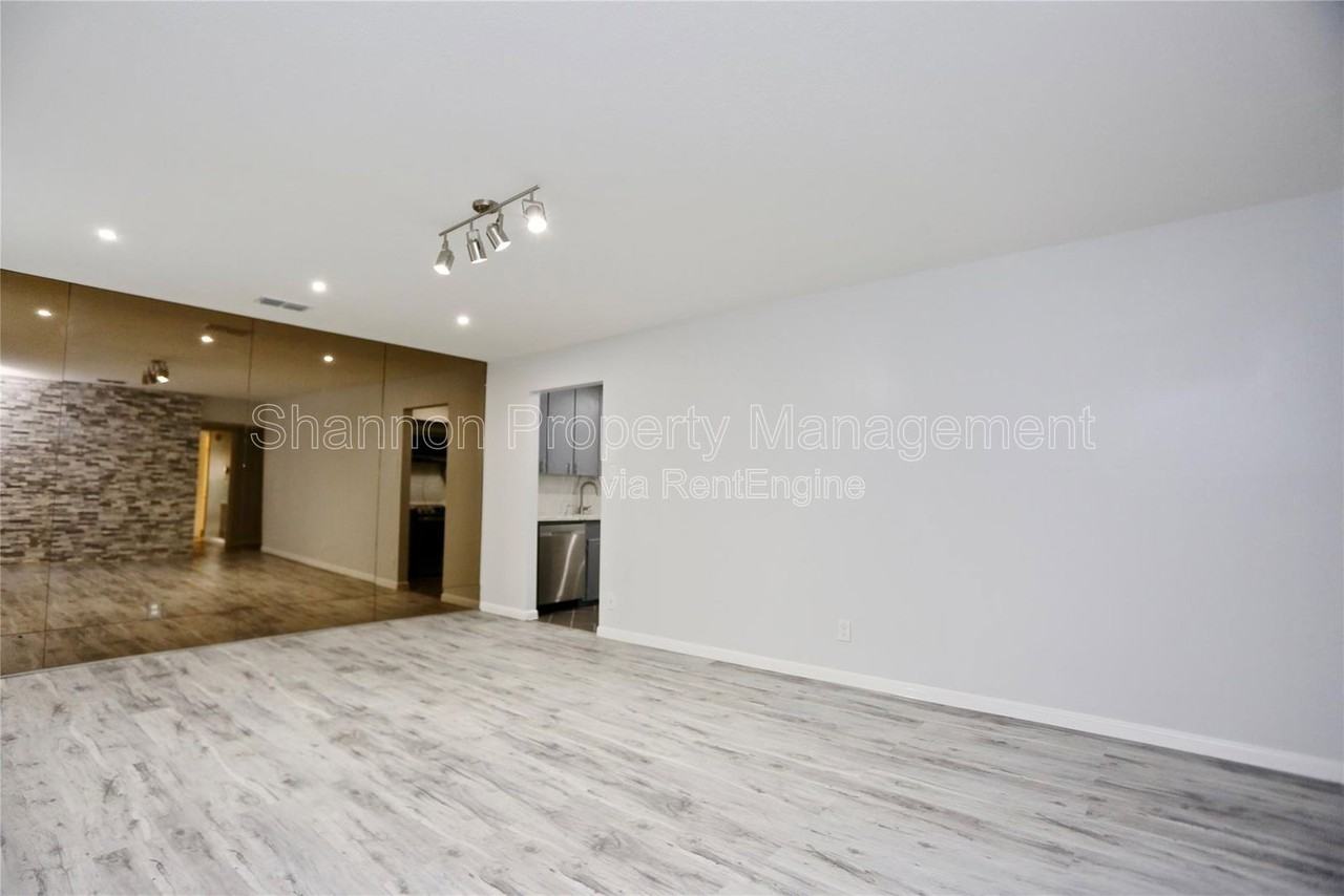 2824 Briarhurst Dr #16 - Photo 5 of 23