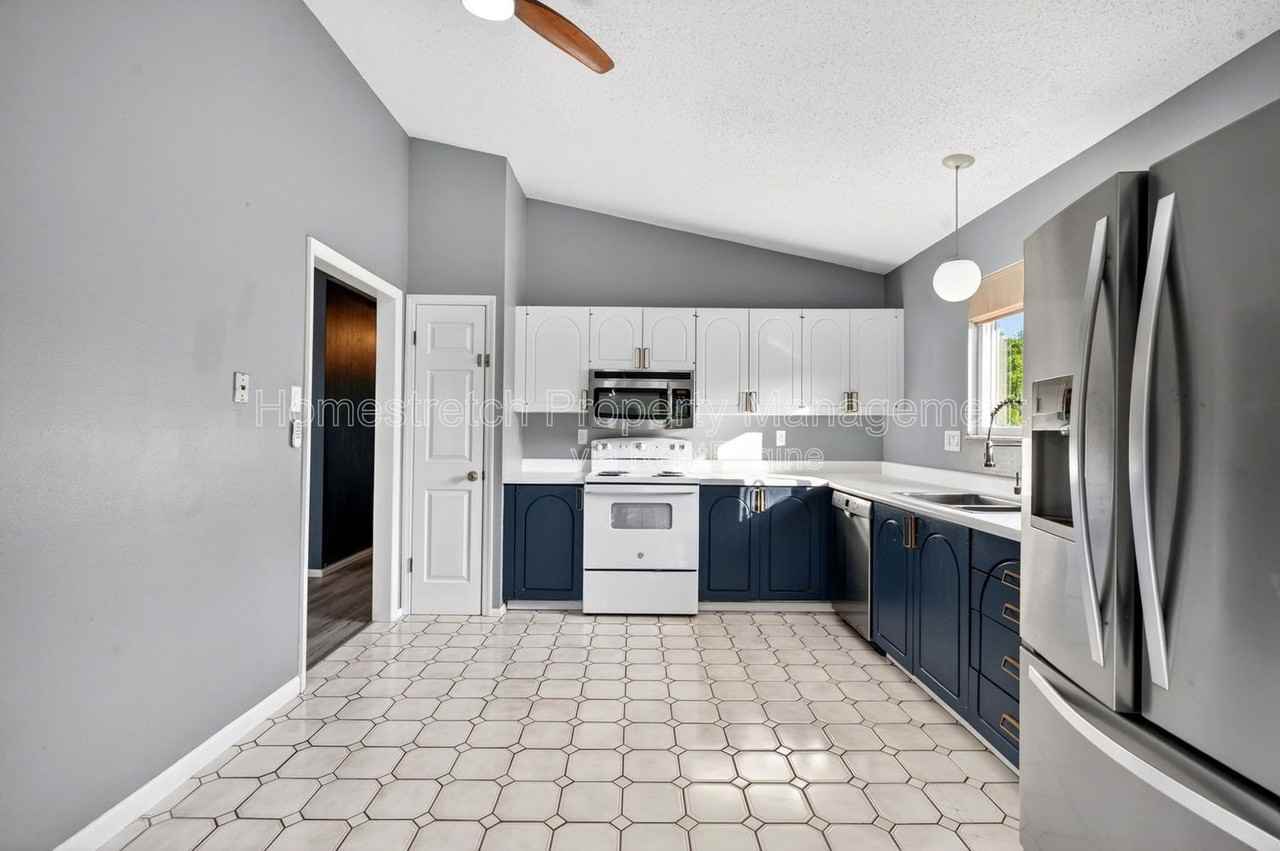 4157 Attleboro Ct - Photo 4 of 48