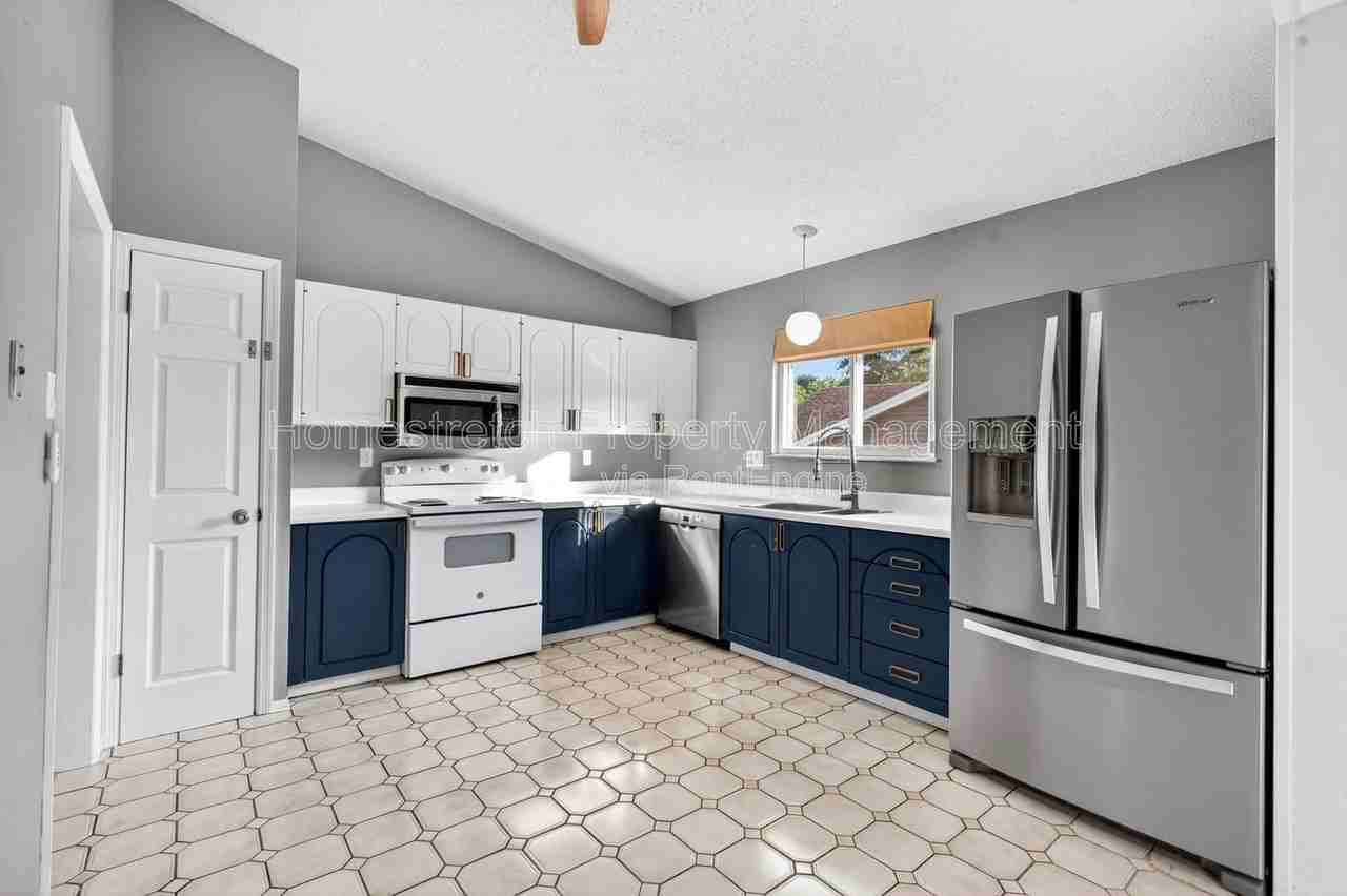 4157 Attleboro Ct - Photo 5 of 48