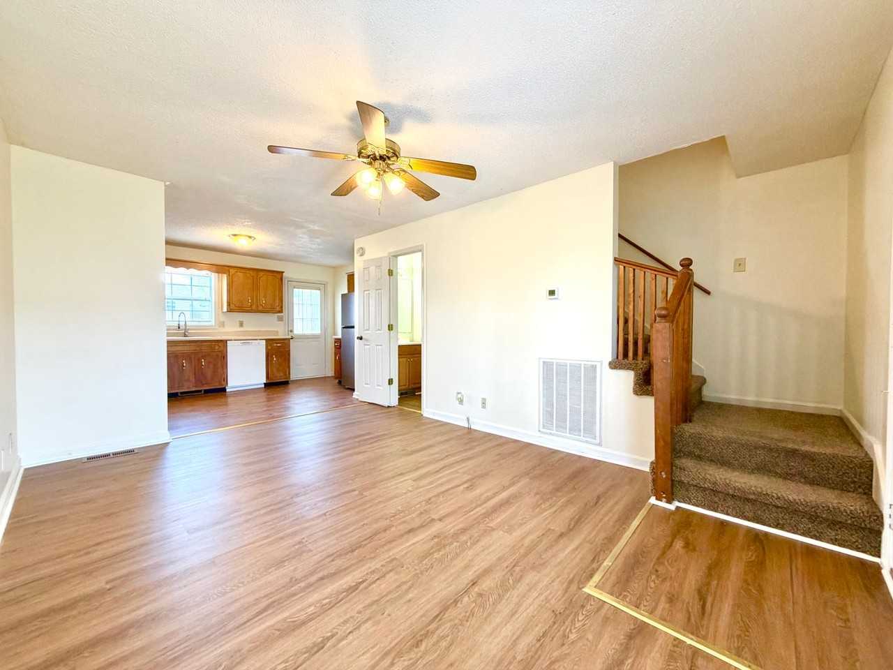 811 Flyer Ct - Photo 3 of 19
