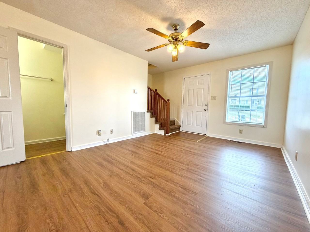 811 Flyer Ct - Photo 4 of 19